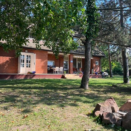 Casa Di Bianca - Koezvetlen Vizparti Nyaralo Appartement Siófok Buitenkant foto